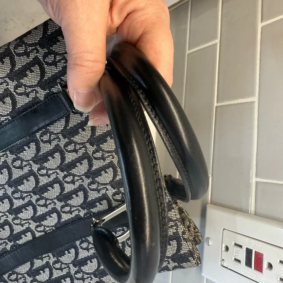 Elegant Black and Gray Dior Tote Bag - Picture 14 of 14